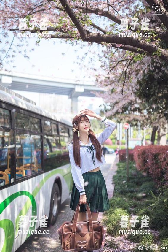 王羽杉 观察王羽杉,黑色吊带下藏着的不只是图像