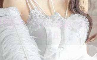 从王羽杉的吊带背心看定制写真艺术的微妙之处