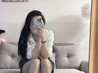微密圈 – 在蓝色装的映衬下，玫桃泡芙的原图绝了！