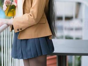 精选瓜希酱红裙写真，看看这个红裙如何撩动人心！