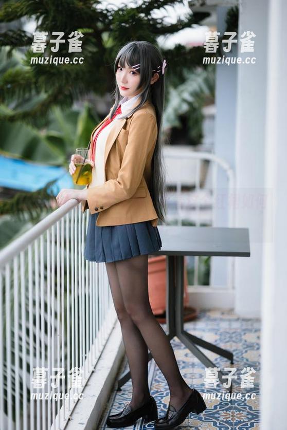 精选瓜希酱红裙写真，看看这个红裙如何撩动人心！