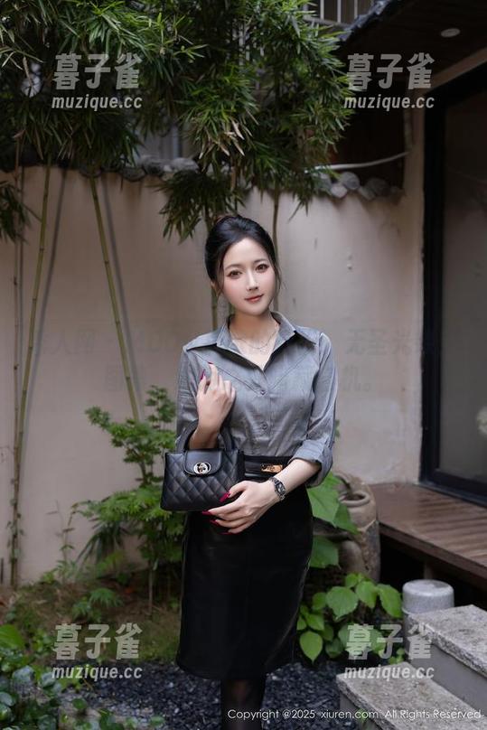秀人网-MOON嘉依 秀人网 - MOON嘉依的升华:无圣光镂空图集,细腻之处暗藏玄机。