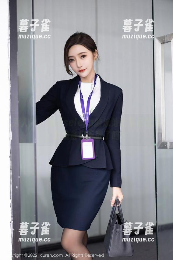 秀人网-娜露selena 秀人网 - 娜露selena的泳池比基尼图集:你准备好下载了吗?