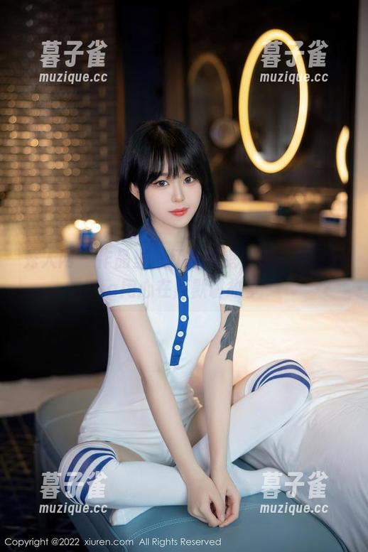 秀人网-希雅sia 秀人网 - 作品里,红裙摇曳生姿,希雅sia用心在默默讲故事