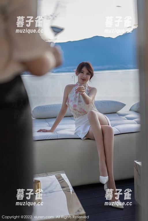 秀人网-糯美子Mini 秀人网 - 糯美子Mini护士高清写真:这份工作不止是治疗,还有提神的幽默!