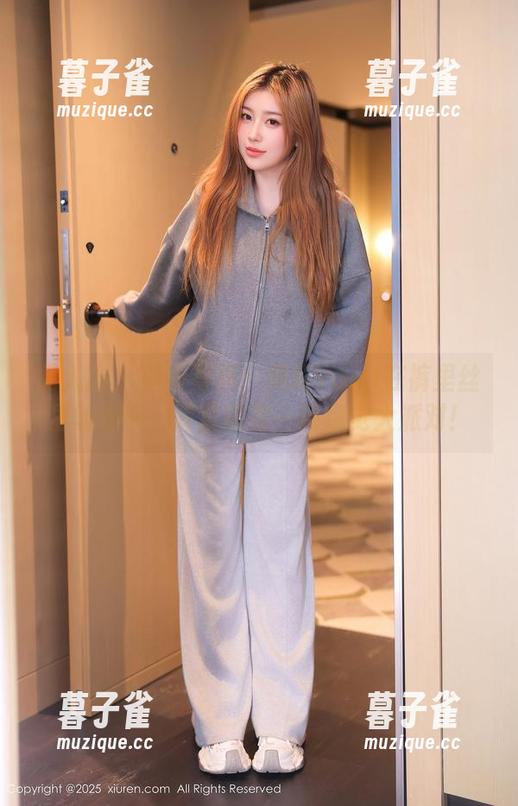 秀人网-美昕Yumi 秀人网 - 最新写真:美昕Yumi在裤里丝里的趣事,简直就是一场视觉大派对!