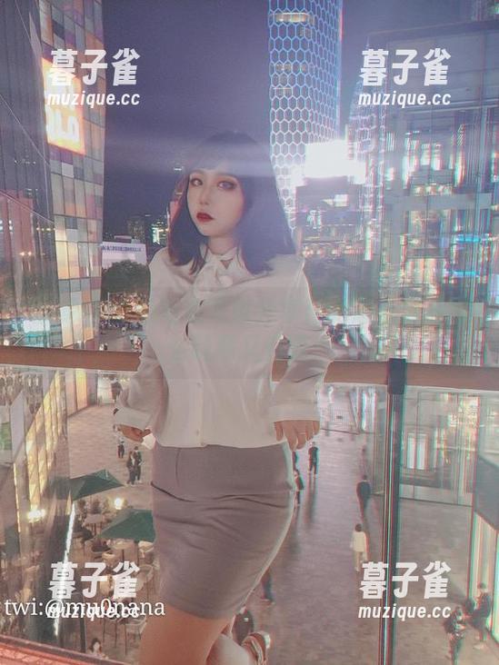 穆零Mu0 穆零Mu0的毛衣写真分享:她怎么穿得那么随意又有范?