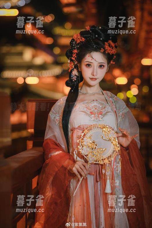 睁大眼睛看！紫氯氯的禁闭者莓丝高清写真，太迷了…