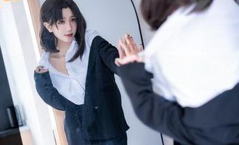 蓝小沂KiKi带你飞：明日方舟幽灵鲨图集，一键下载瞬间入梦