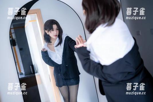 蓝小沂KiKi 蓝小沂KiKi带你飞:明日方舟幽灵鲨图集,一键下载瞬间入梦