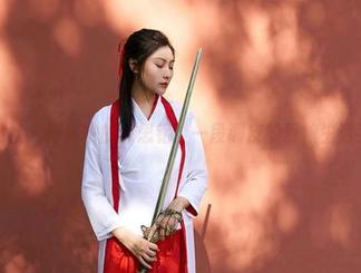 蜜桃社 – 图库中的许思铭：一段调皮的厨娘生活手册