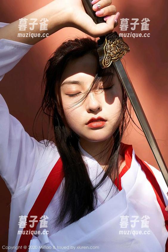 蜜桃社-铃木 蜜桃社 - 从未见过的裤里丝:铃木的高清作品集引发全网狂欢!