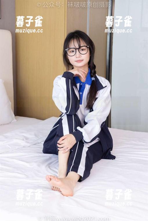 袜啵啵-小奶熊 袜啵啵 - 我真的不该观看小奶熊的短白棉袜作品,太可爱了!