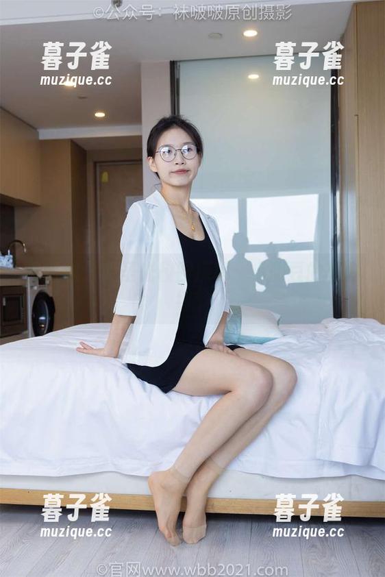 袜啵啵-小甜豆 袜啵啵 - 无圣光校园探秘:小甜豆的写真细节
