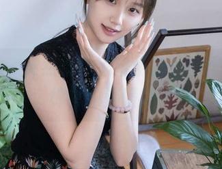 袜啵啵 – 突然想到了稚予的私房作品，灰棉袜的温暖瞬间