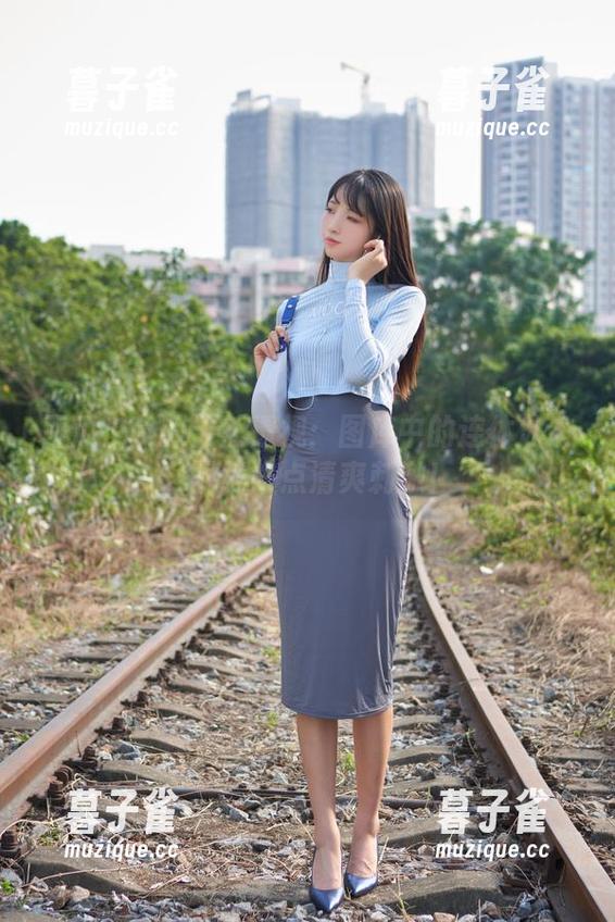西瓜少女 西瓜少女的天然透视:图库中的连体泳衣,下载来点清爽刺激!