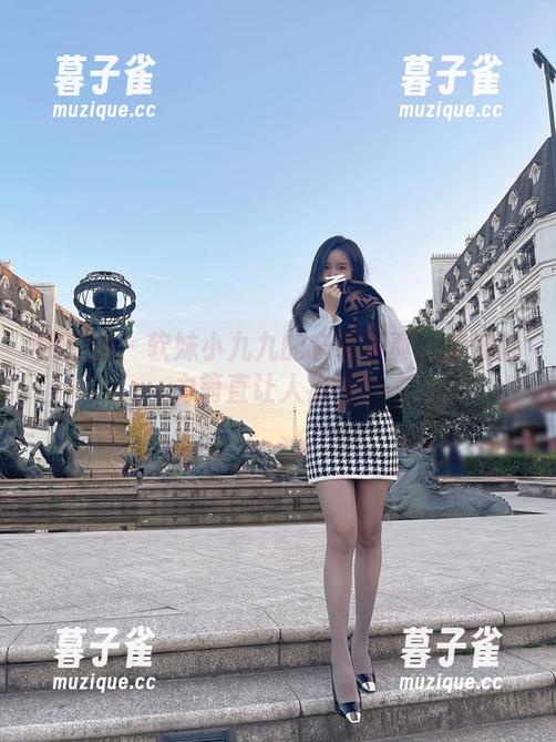 软妹小九九 微密圈 - 软妹小九九的套装写真:这波魅力简直让人疯狂!