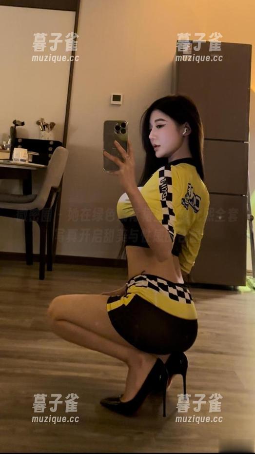 黎允熙 微密圈 - 她在绿色漏背裙里,黎允熙全套写真开启甜美与性感的合辑